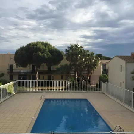 Tres Proche Naturiste, Chic, Piscine アパート *