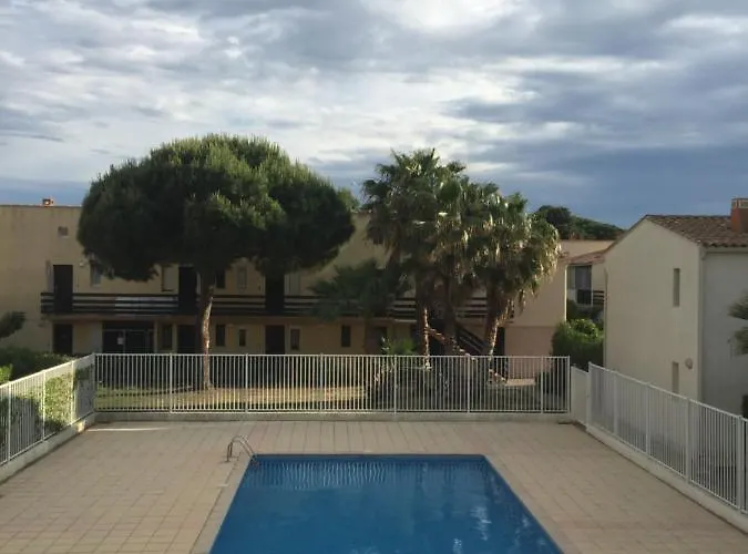 Tres Proche Naturiste, Chic, Piscine Appartement *